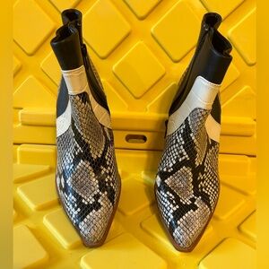 Gianni Bini Size 5.5 Black White Snake Leather Metal Booties NWOT